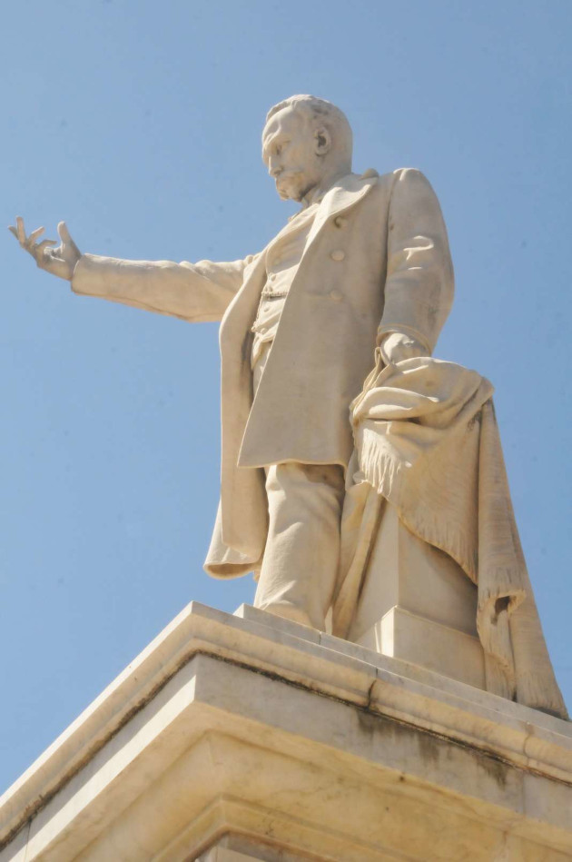 A una altura de ocho metros, fue la segunda efigie en levantarse en Cuba dedicada al Apóstol.