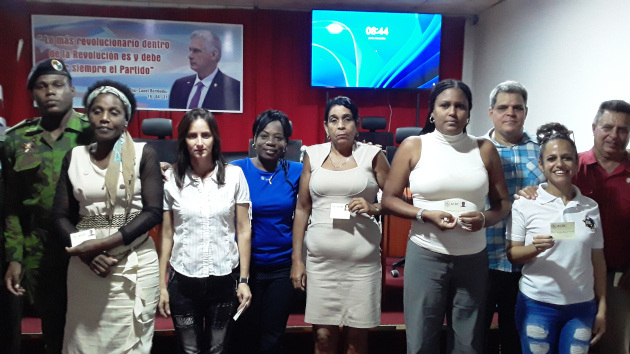 Como parte de la cita, nuevos integrantes se sumaron a la Asociación de Combatientes de la Revolución Cubana. / Foto: Yudith Madrazo Sosa