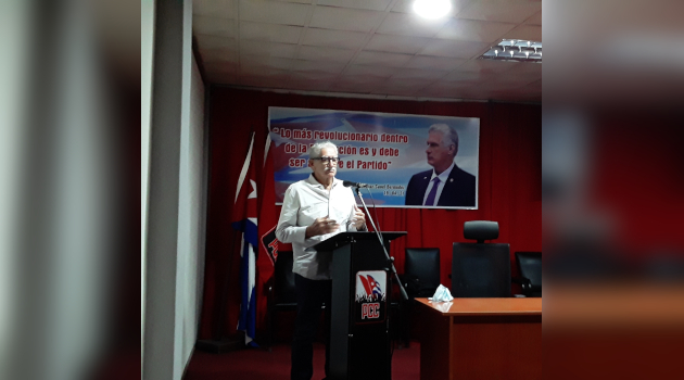 Félix Ventura Hernández evocó a su amigo y compañero Humberto Miguel Fernández. / Foto: Yudith Madrazo Sosa