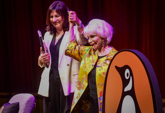 Presentación de la última novela de Isabel Allende en el teatro Solís. / Tomada de Internet