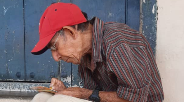 El poeta de los cartones no cesa de crear El poeta de los cartones no cesa de crear