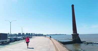 Pinceladas de Montevideo: La Rambla, un ícono de la ciudad Donde comienza la Rambla en el espigón sur del Puerto de Montevideo. / Foto: María Elena Llánes
