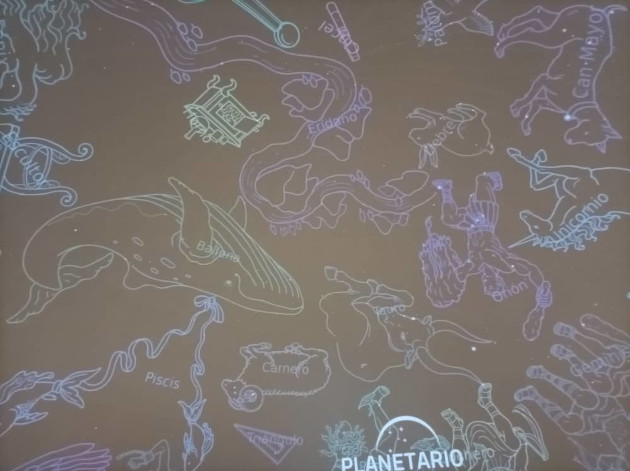Con tecnología digital de última generación se realizan proyecciones fascinantes del espacio sideral. / Foto: María Elena Llanes Suárez