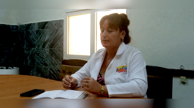 Doctora Yaniela Sarmiento Albelo, directora del Centro Provincial de Higiene, Epidemiología y Microbiología en Cienfuegos. / Foto: Miguel Adrián Rodríguez Pérez / 5 de Septiembre