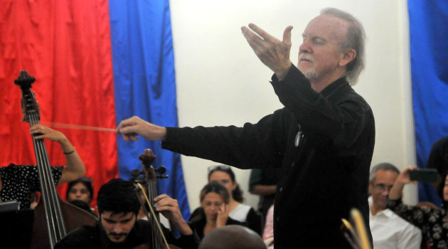 Desde 2014, el director de orquesta ha visitado y presentado conciertos en Cuba, convirtiéndose en el primer australiano en hacerlo. / Foto: Delvis Toledo de la Cruz / 5 de Septiembre