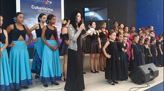 Lembranza protagonizó un colorido espectáculo el fin de semana en El Cubanísimo de Artex. / Fotos: Tomadas del perfil oficial en Facebook del Conjunto.