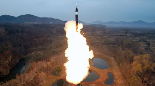 Un misil lanzado desde Corea del Norte, abril de 2025. /Foto: KCNA, Reuters