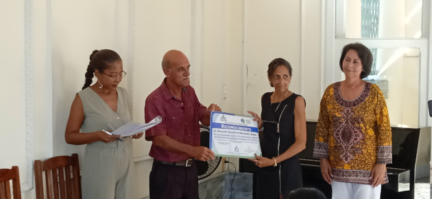 La Comisión Provincial de Memoria Histórica y el CITMA otorgaron un reconocimiento a varias entidades del territorio./ Foto: Del autor