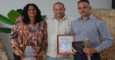 Yuri y Miraydis durante la premiación. / Foto: Cortesía de los entrevistados