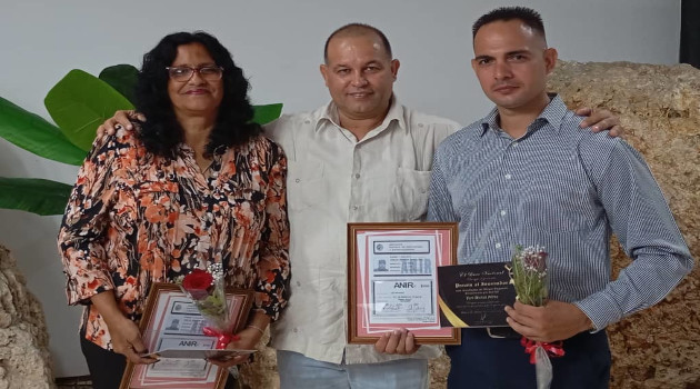 Yuri y Miraydis durante la premiación. / Foto: Cortesía de los entrevistados