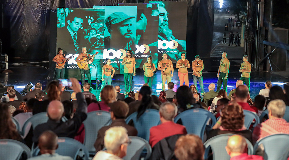 Velada por noveno aniversario de la partida física de Fidel. /Foto: Abel Padrón Padilla/ Cubadebate.