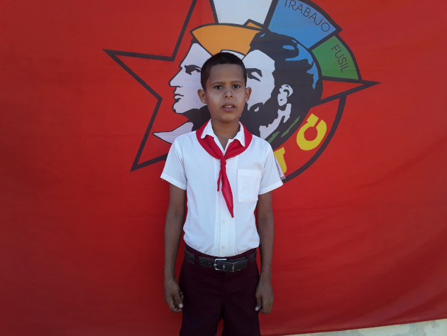 El alumno de enseñanza especial Yunier Rivero Gómez, de Cienfuegos, se alzó con el primer lugar en la categoría de Artes Plásticas.