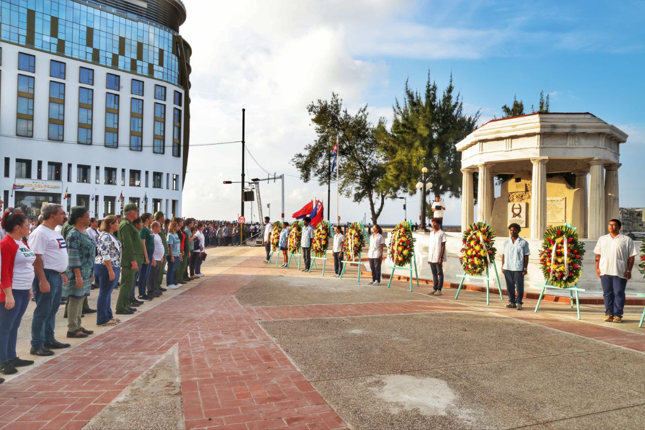 Cuba rinde tributo a los estudiantes de medicina. /Foto: Presidencia Cuba