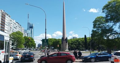 Pinceladas de Montevideo: Culto al Dios Ra a lo uruguayo Obelisco en la capital de la República Oriental del Uruguay que rinde homenaje a los Constituyentes de 1830. / Foto: María Elena Llanes Suárez