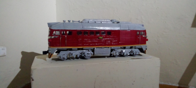 Réplica a pequeña escala de la emblemática locomotora rusa M62K61602, obra de Randy Rabit Castillo. / Foto: Delvis Toledo de la Cruz / 5 de Septiembre