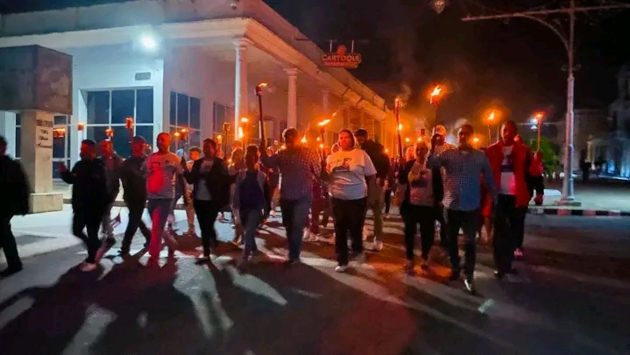 La marcha de las antorchas mantiene su vigencia y simbolismo en el sentir de las nuevas generaciones. / Foto: Miguel Adrián Rodríguez Pérez / 5 de Septiembre