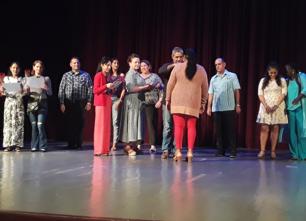 Mujeres con 20 años de labor initerrumpida en el sector eléctrico merecieron la Medalla Ñico López.