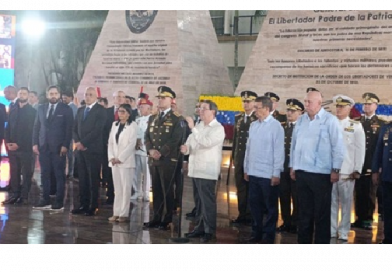Lucharemos juntos y venceremos Lucharemos juntos y venceremos
