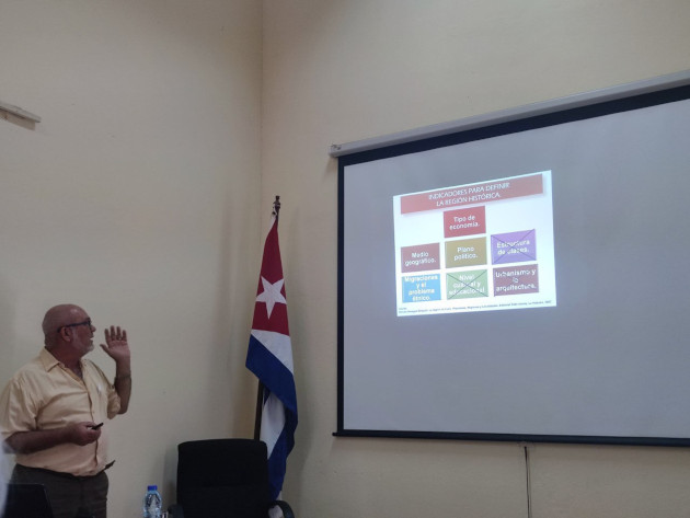 Diversos investigadores del ámbito local defendieron sus ponencias.