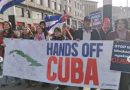 Exponen lumínico en Comisión Europea con mensaje <em>Hands Off Cuba</em>