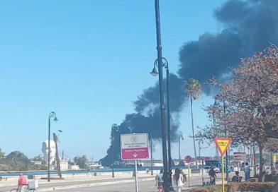 Amplían sobre incendio en almacén de refinería Ñico López Amplían sobre incendio en almacén de refinería Ñico López