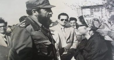 Mireya Ojeda: fidelidad a la noticia Mireya Ojeda Cabrera junto a Fidel. / Fotos: Tomadas de Internet