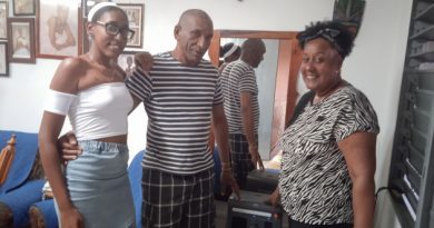 La alegría de Aimé y su familia por el nuevo kit solar Foto: De la autora