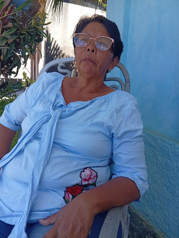 Maylene sentada en su sillón favorito. / Foto: De la autora 