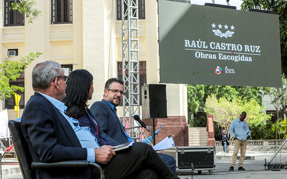 Presentan obras escogidas del General de Ejército Raúl Castro Ruz, en la Plaza Ignacio Agramonte de la Universidad de La Habana. Foto: Abel Padrón Padilla/ Cubadebate.