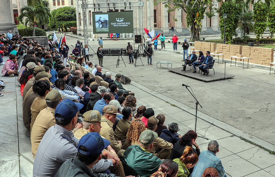 Presentan obras escogidas del General de Ejército Raúl Castro Ruz, en la Plaza Ignacio Agramonte de la Universidad de La Habana. Foto: Abel Padrón Padilla/ Cubadebate.