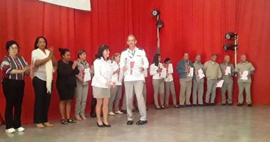 Reconocen en Cienfuegos a trabajadores de la Aduana General de la República