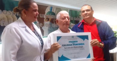 Entregaron a un grupo de profesionales los premios a la Calidad Percibida. / Foto: Mireya Ojeda Cabrera