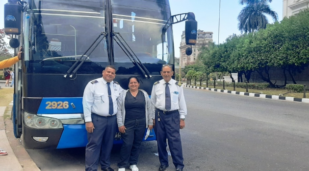 Tres acompañantes esenciales, que a la vez son responsables en cada viaje. / Foto: De la autora
