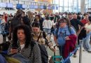Los aeropuertos de todo el país continúan experimentando largas filas durante el cierre federal que afecta a la TSA. / Foto: Internet