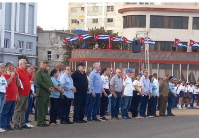 Participa Miguel Díaz-Canel en Parada Juvenil Antiimperialista “Aquí, con Fidel”