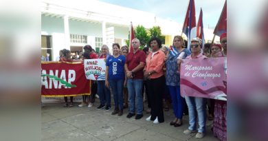 Dirigentes del Partido y del Gobierno en la provincia acompañaron a las cienfuegueras en el acto contra en Bloqueo. / Foto: Yudith Madrazo Sosa / 5 de Septiembre
