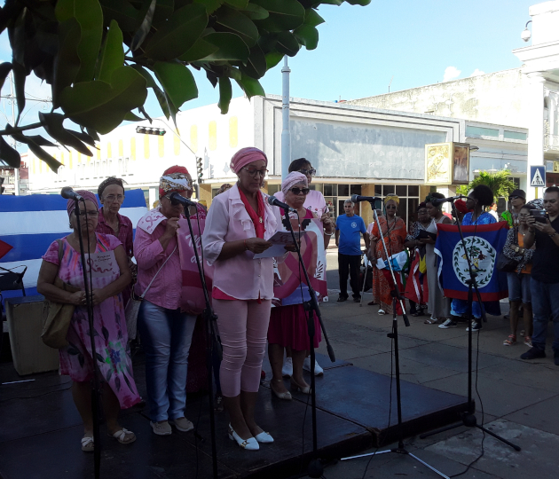 Integrantes del proyecto Mariposas de Cienfuegos dieron testimonio de cómo el bloqueo limita el acceso a recursos para la lucha contra el cáncer. / Foto: Yudith Madrazo Sosa / 5 de Septiembre