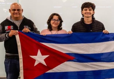 La delegación cubana a la IMChO estuvo integrada por estos dos jóvenes del IPVCE Eusebio Olivera Rodríguez. / Foto: Tomada de Escambray