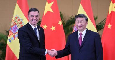 Pedro Sánchez inicia cuarta visita oficial a China para reforzar vínculos bilaterales (+ Video) Pedro Sánchez inicia cuarta visita oficial a China para reforzar vínculos bilaterales (+ Video)