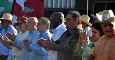 “Cada surco que abrimos es una trinchera contra el bloqueo” (+ Galerías) “Cada surco que abrimos es una trinchera contra el bloqueo” (+ Galerías)