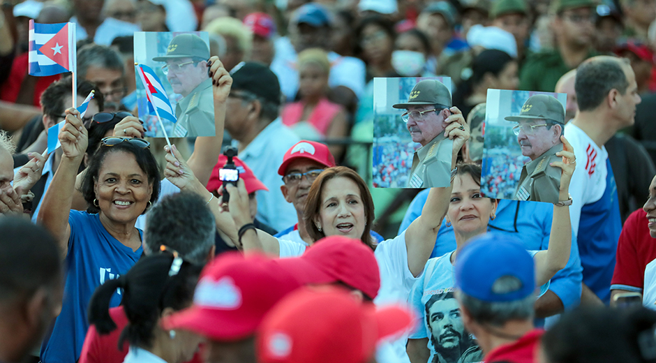 Miles de cubanos asisten a la Tribuna Antimperialista José Martí para mostrar su apoyo a Raúl y a la Revolución cubana. Foto: Abel Padrón Padilla/Cubadebate.