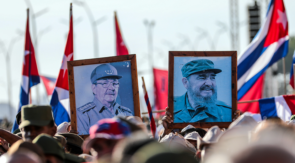 Miles de cubanos asisten a la Tribuna Antimperialista José Martí para mostrar su apoyo a Raúl y a la Revolución cubana. Foto: Abel Padrón Padilla/Cubadebate.