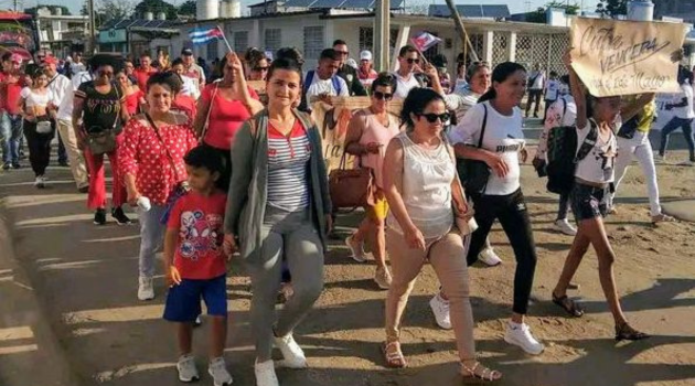 Jubiloso 1ro de mayo en el Pueblo de los Molinos (+Fotos)