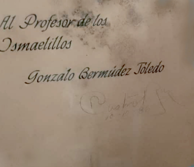 Portada original del libro dedicado por Raúl al maestro Gonzalo Bermúdez.