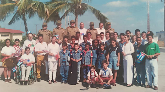 Segunda Generación de Ismaelillo junto al General de Ejército.