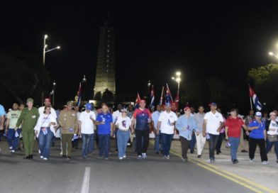 Cuba de pie en las calles celebra el Primero de Mayo