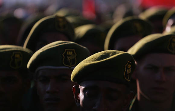 Miles de cubanos asisten a la Tribuna Antimperialista José Martí para mostrar su apoyo a Raúl y a la Revolución cubana. Foto: Enrique González (Enro)/Cubadebate.