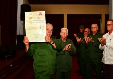El General de Ejército felicita al INRE en su aniversario 45 El General de Ejército felicita al INRE en su aniversario 45