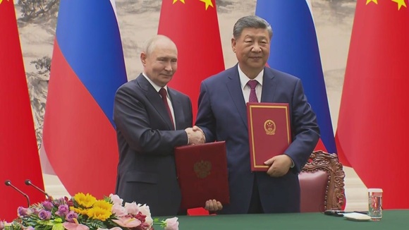 El presidente ruso, Vladímir Putin, y el líder chino, Xi Jinping, se han reunido en Beijing para debatir las cuestiones más importantes y sensibles de las relaciones bilaterales. / Foto: RT en Español