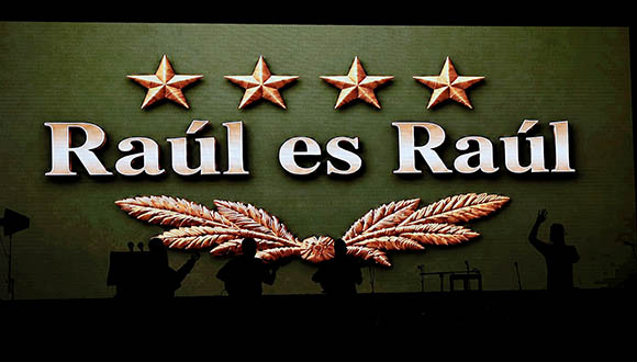 Miles de cubanos asisten a la Tribuna Antimperialista José Martí para mostrar su apoyo a Raúl y a la Revolución cubana. Foto: Abel Padrón Padilla/Cubadebate.